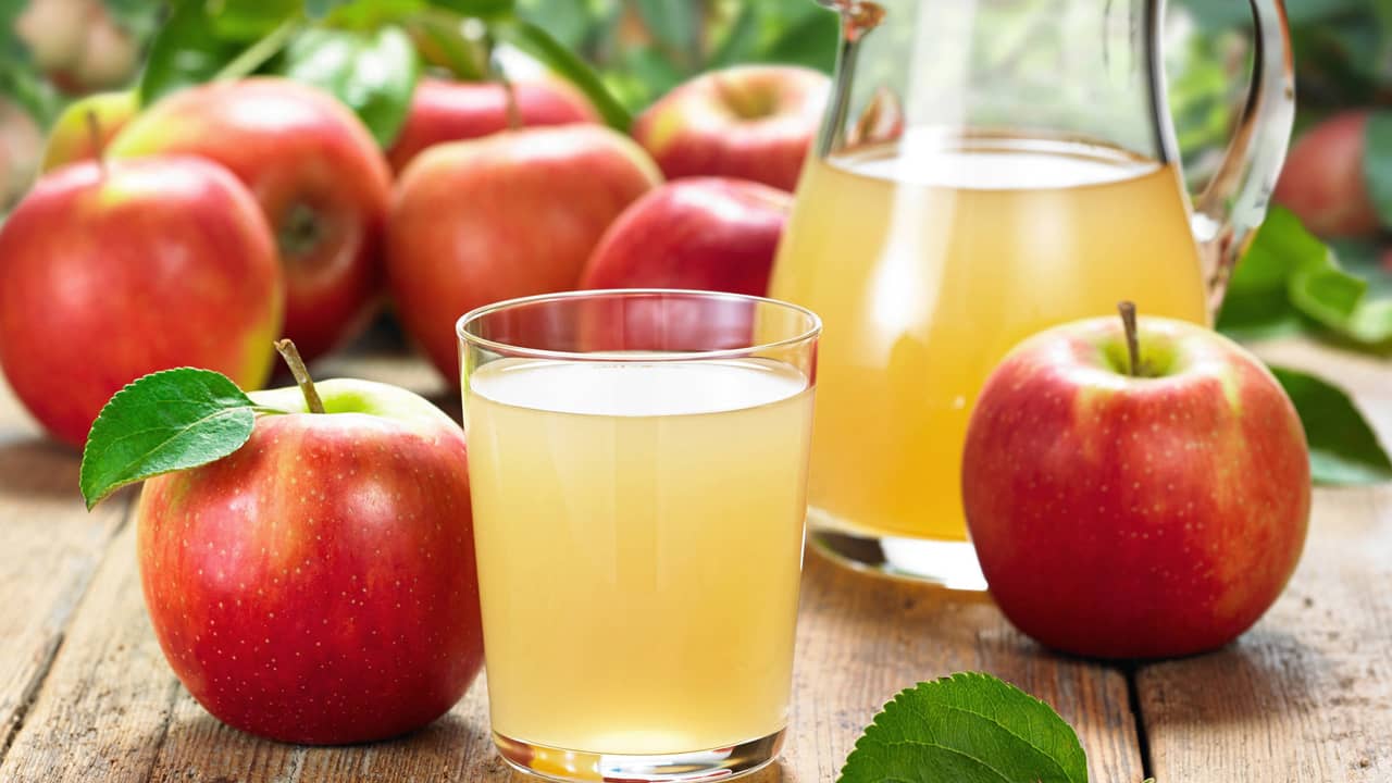 Nước ép táo và nhiều loại nước ép trái cây có chứa nhiều đường